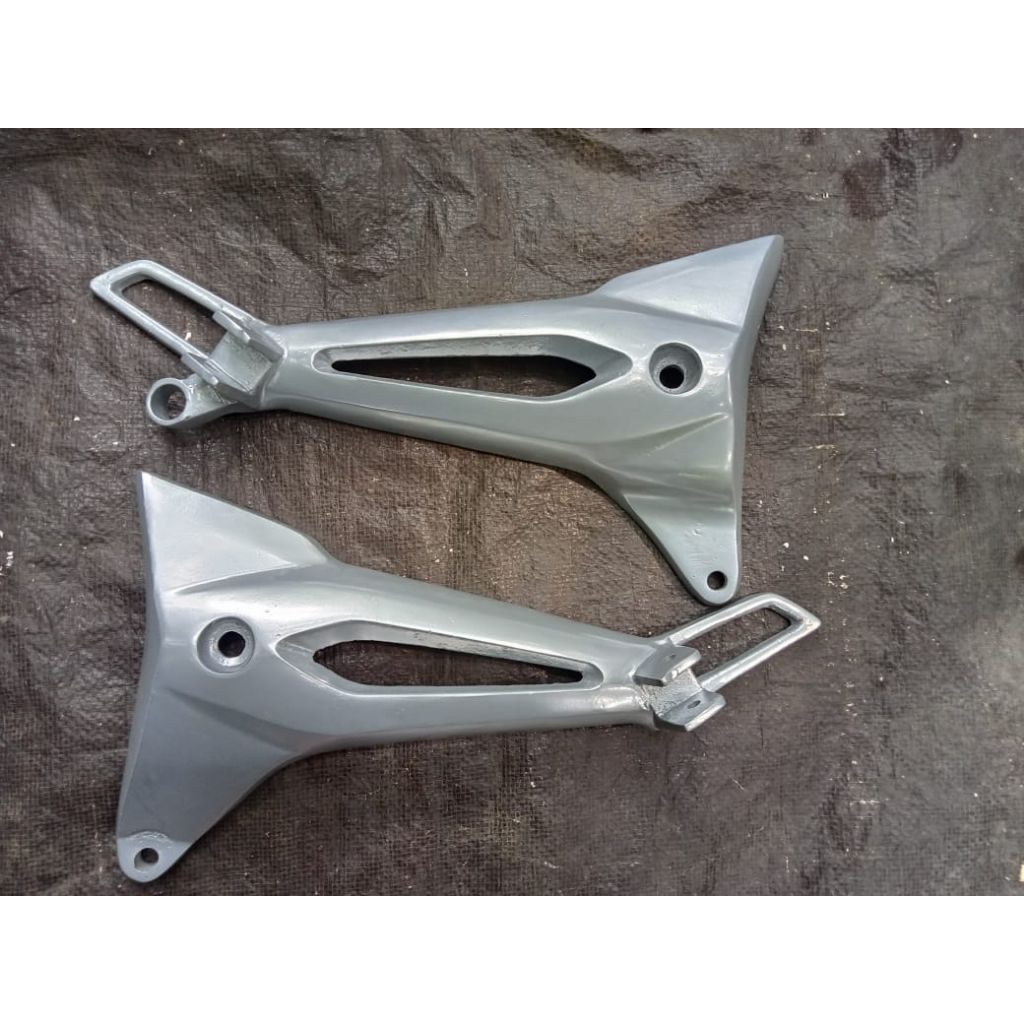 Bostep fostep pijakan kaki belakang motor Honda Supra fit box Pijakan kaki belakang