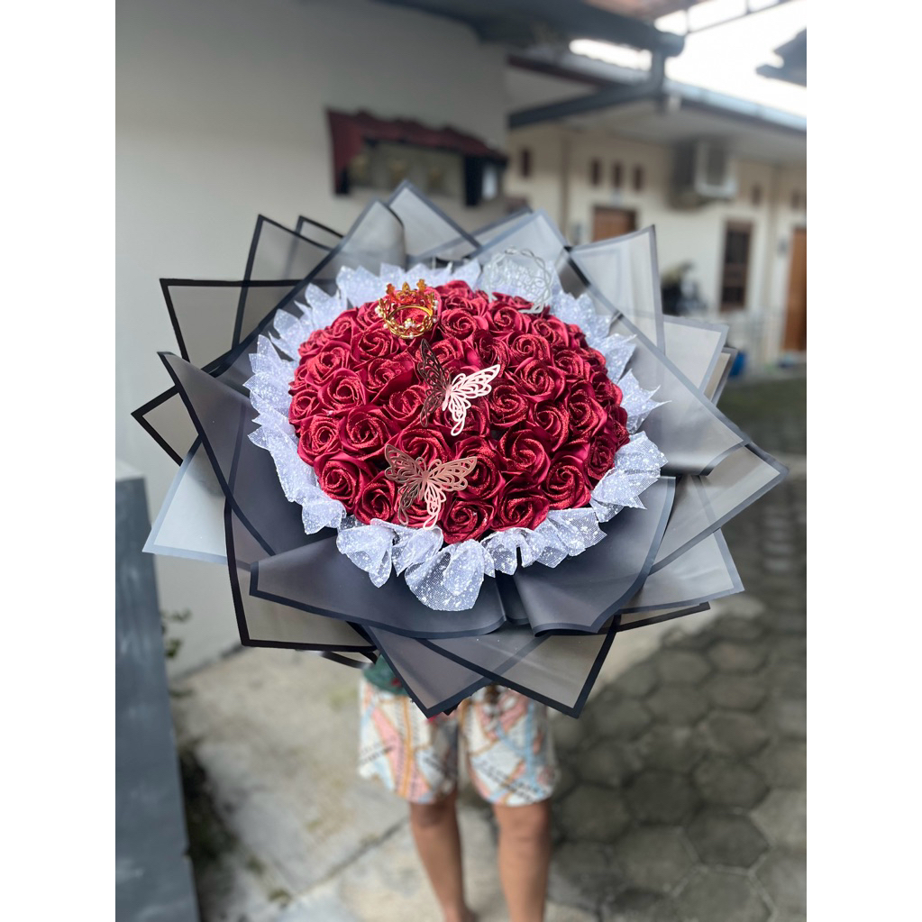 buket bunga satin/buket bunga satin murah/buket bunga satin premium/buket satin premium wisuda/buket