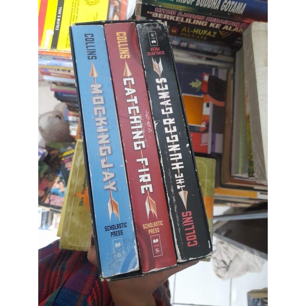 THE HUNGER GAMES SET BY Suzanne Collins Preloved Novel English Import Original