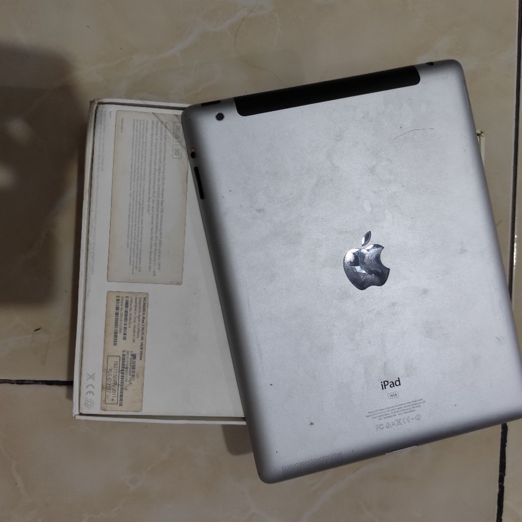 ipad 2 16Gb ex bypass wifi only minus layar retak sama ada black spot 1 titik, tombol on off tidak b