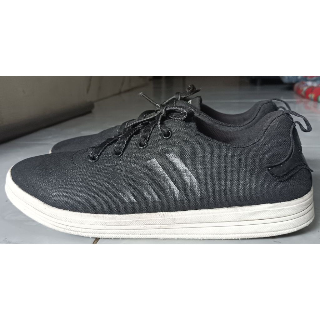 Sepatu Tomkins size 39