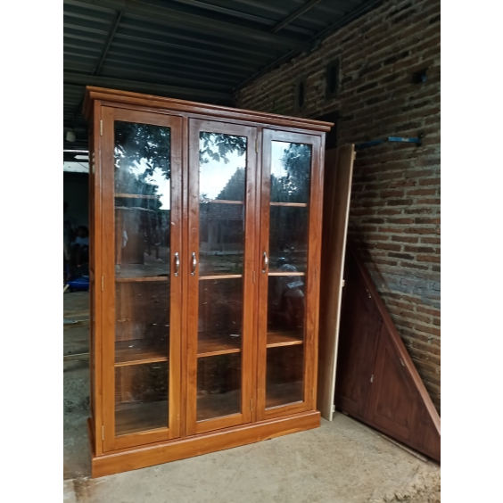 almari kaca ,almari kelas,almari kayu jati,almari hias,almari minimalis