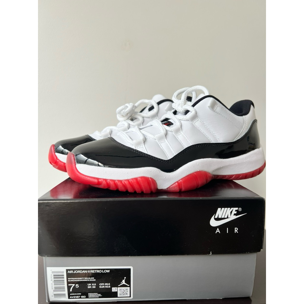 AirJordan 11 Retro Low / White Black Red / Size EU 40.5