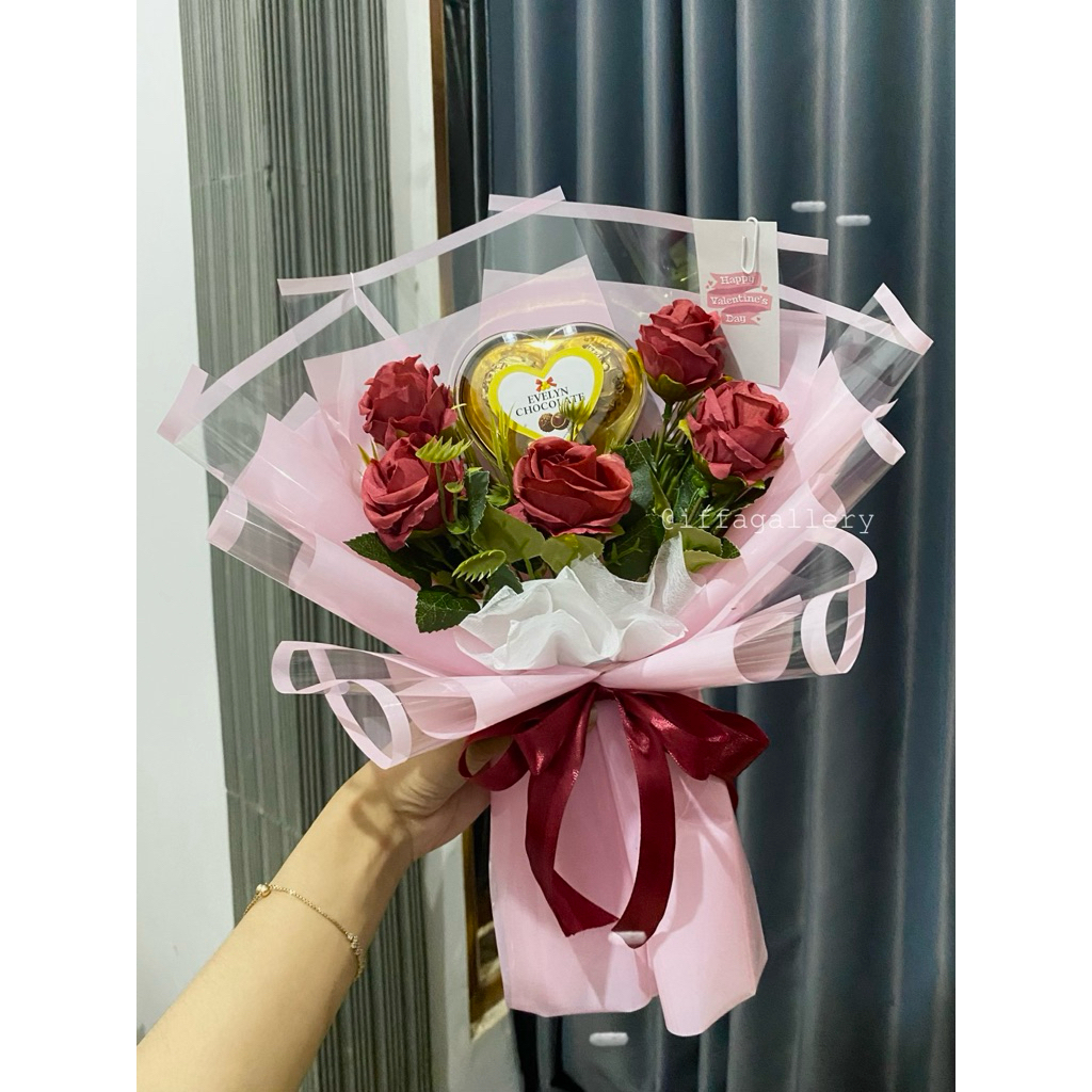 buket valentine / buket bunga mawar buket coklat valentine / buket coklat buket bunga wisuda