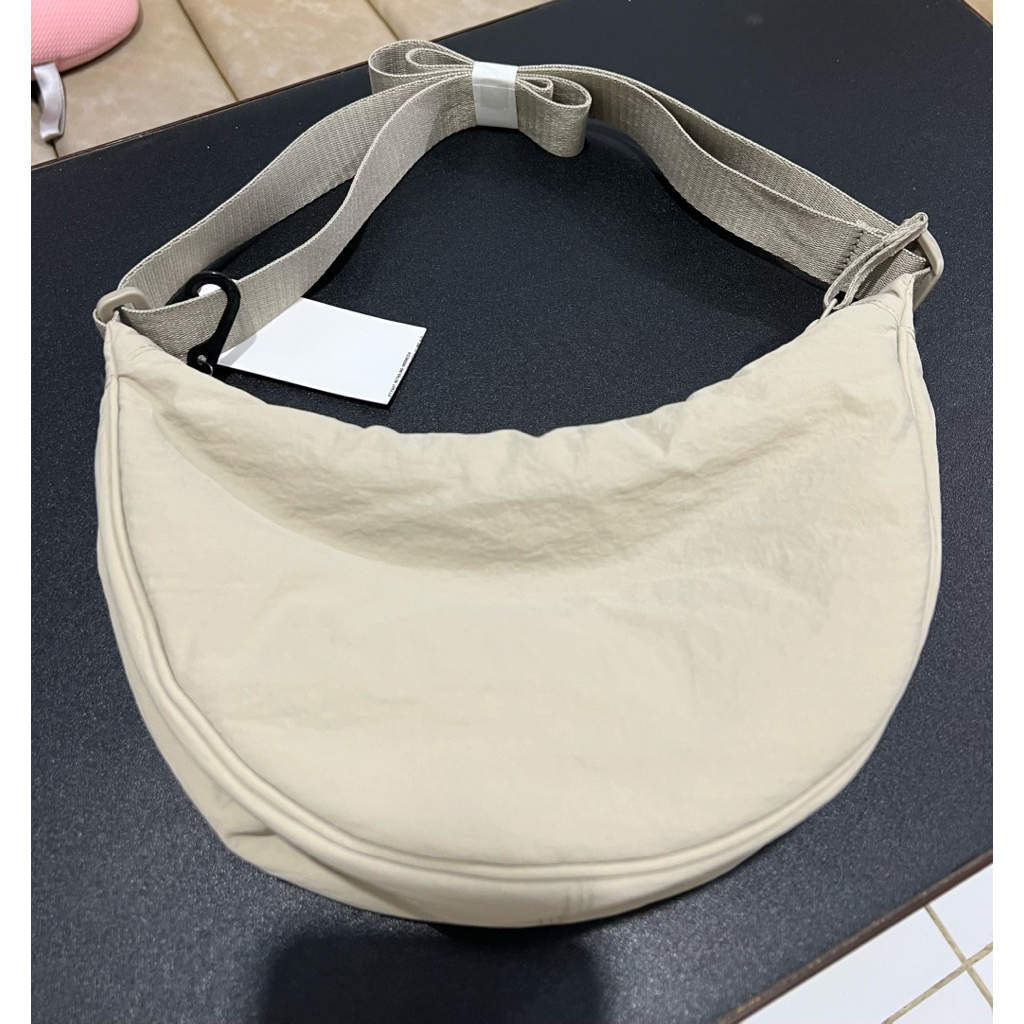 UNIQLO Tas Bahu Mini Bulat warna Beige/Krem (NEW)