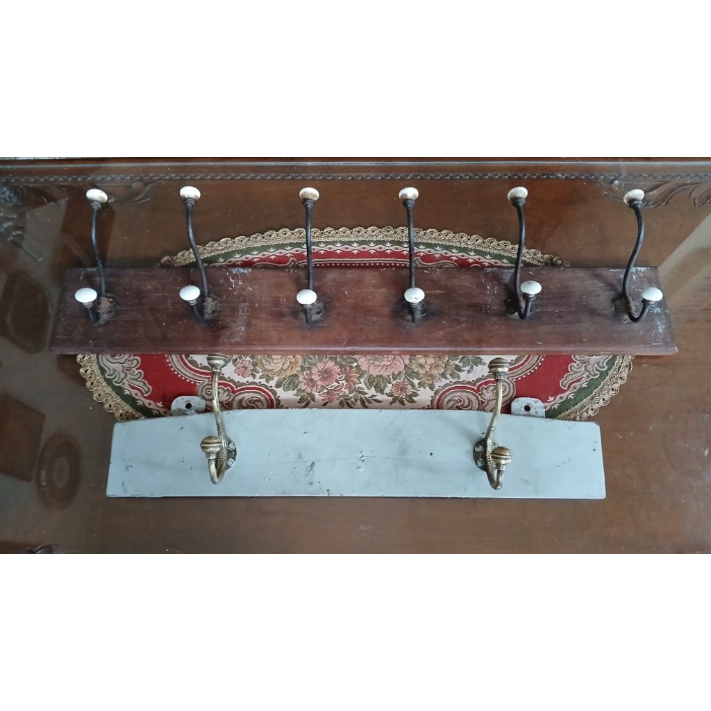 kapstok KERAMIK dan KUNINGAN kayu jati vintage