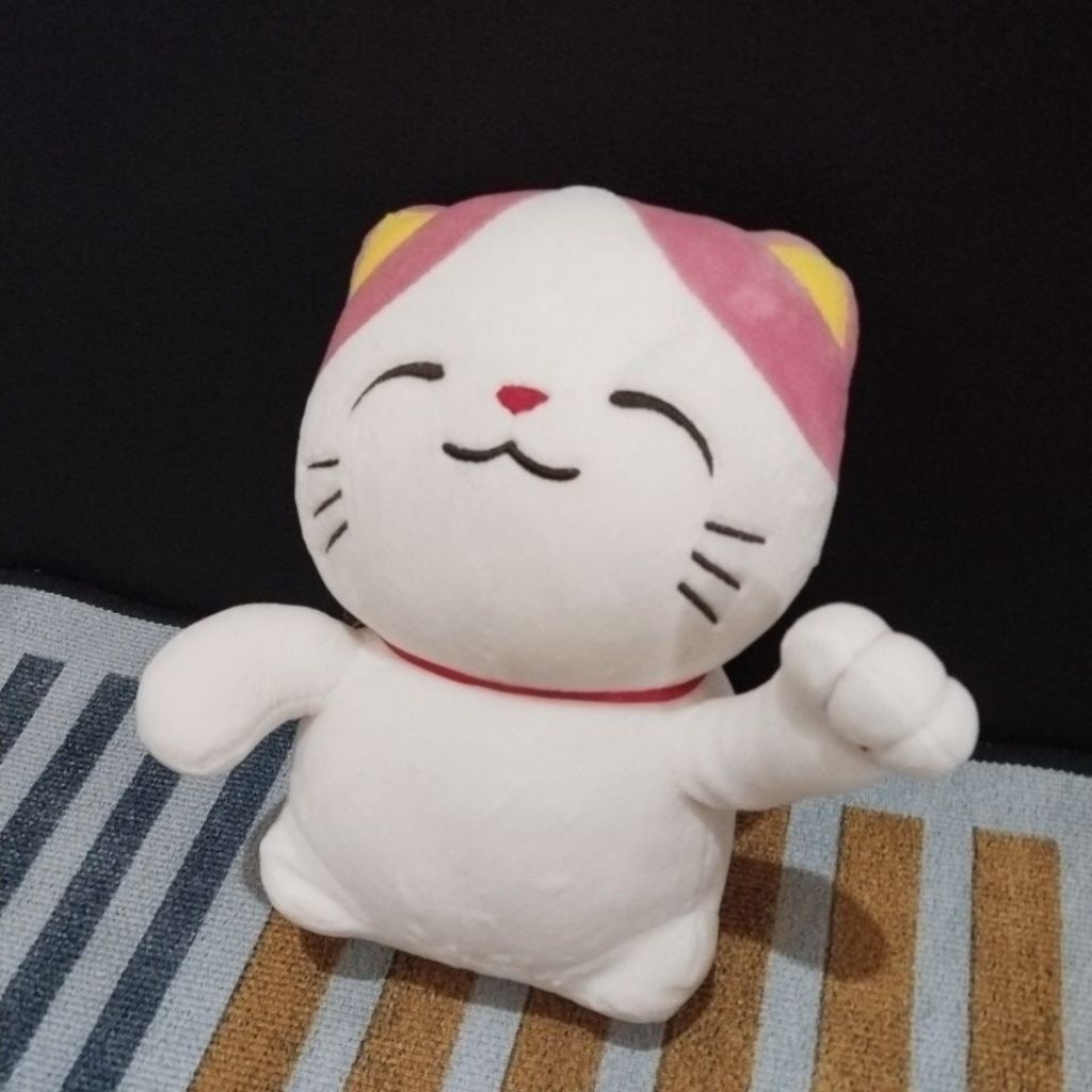 boneka kucing hoki lembut