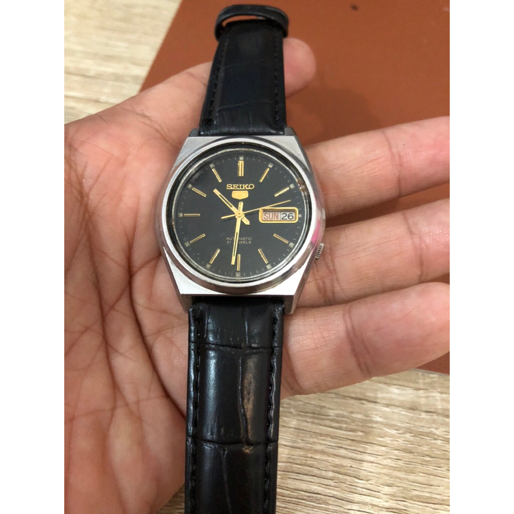 jam tangan pria vintage seiko 5 strap kulit normal siap pakai anti karat klasik dial hitam