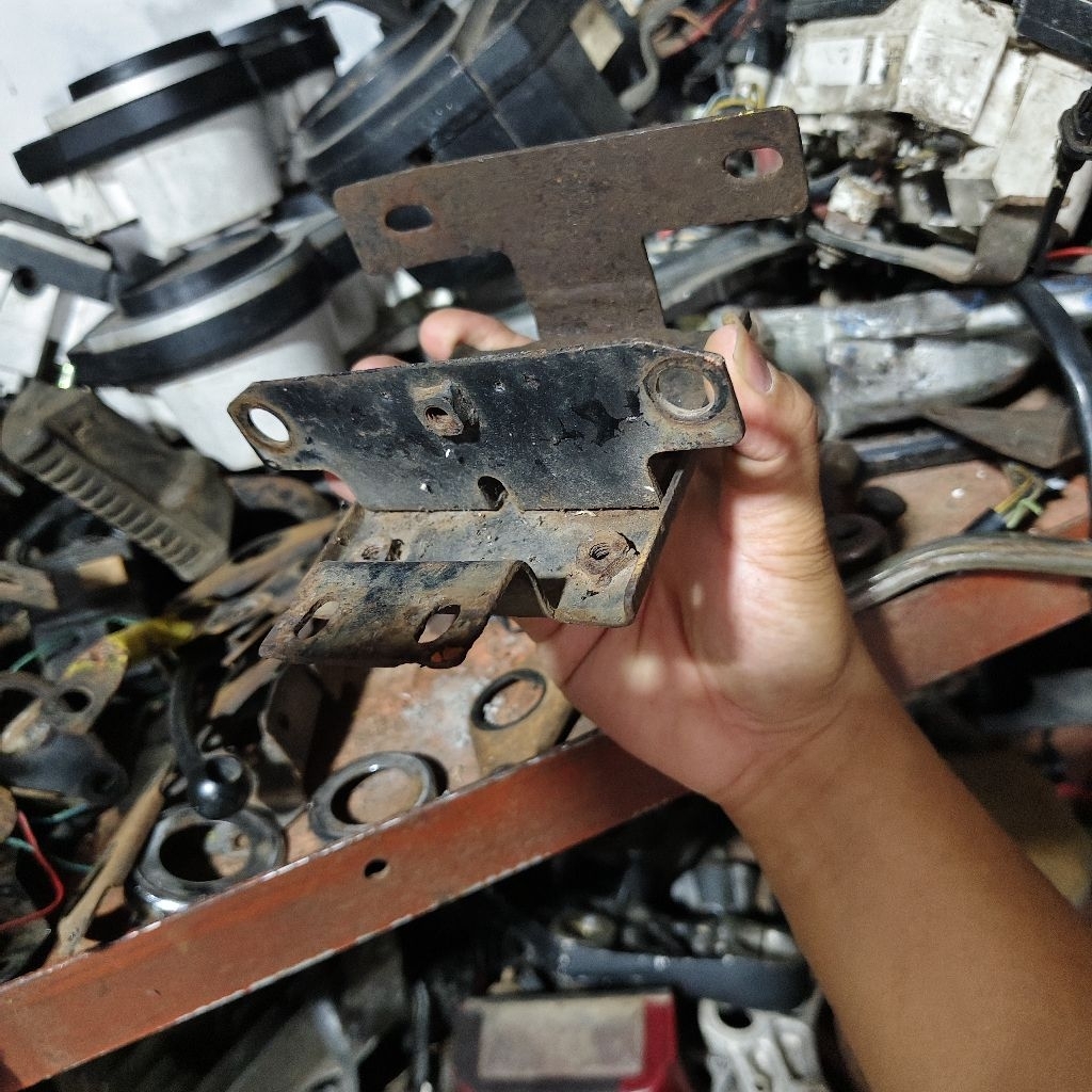 braket spakbor plat nomor depan suzuki a100 econos trail TS 100 lama lawas old dudukan bracket no po