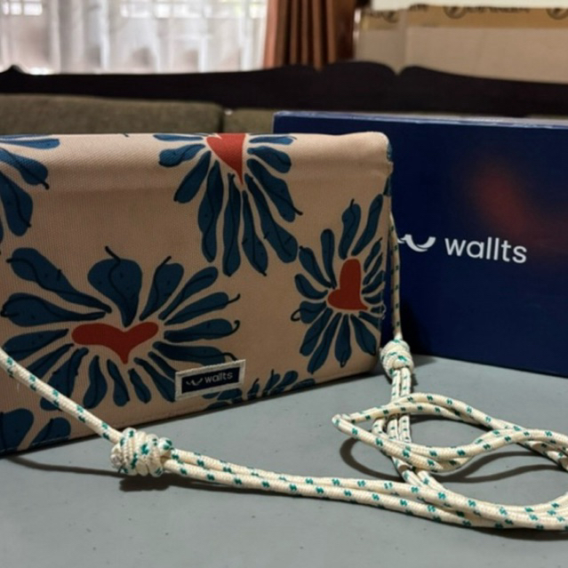 Preloved// Wallts Charmaine Paradeast - Tas Dompet Wanita