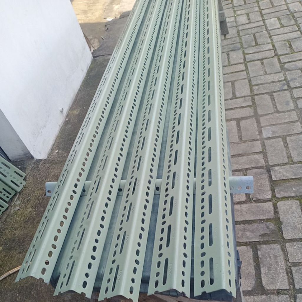 Besi Siku Lubang 4x6 tebal 2,2mm Union (35cm, 40cm, 50cm, 60cm, 70cm,75cm, 80cm, 100cm, 120cm, 140cm