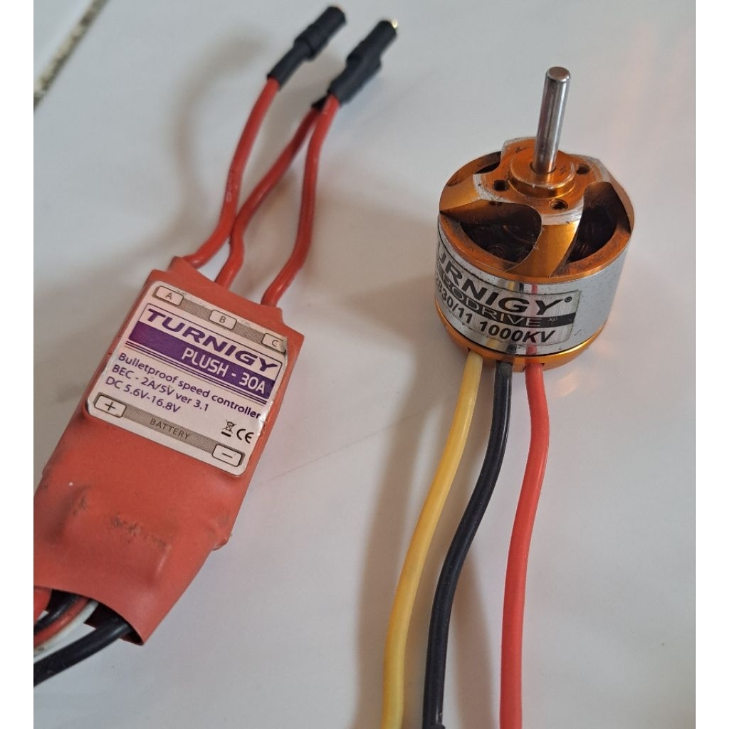 Motor Brushless Turnigy D2830 1000KV ESC Turnigy Plush 30A Ori copotan project