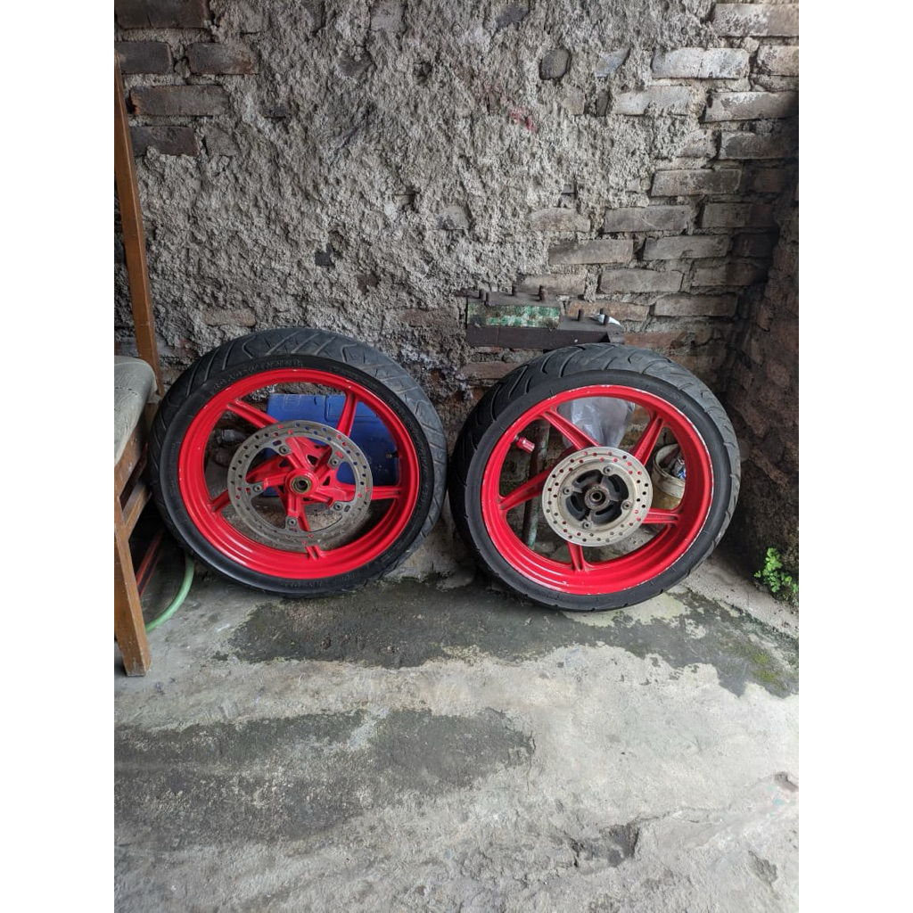 Ban Tubles Luar Depan Belakang Bekas CBR 150