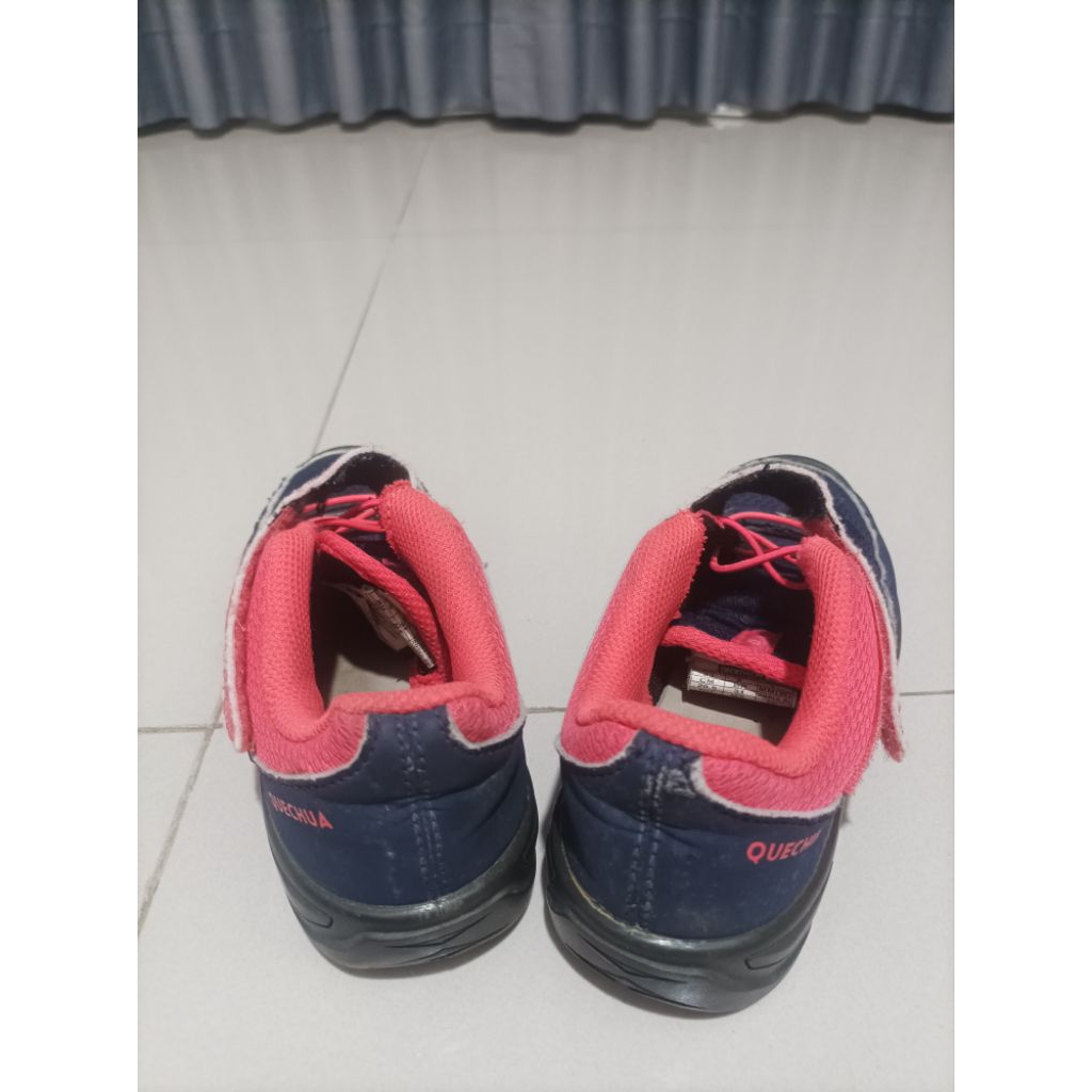Sepatu Hiking Quechua Anak Perempuan Preloved