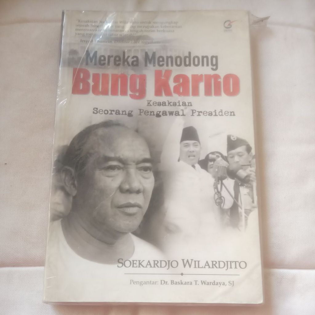 Buku Bekas.(Original). Mereka Menodong Bung Karno.(Kesaksian Seorang Pengawal Presiden). Oleh: Soeka