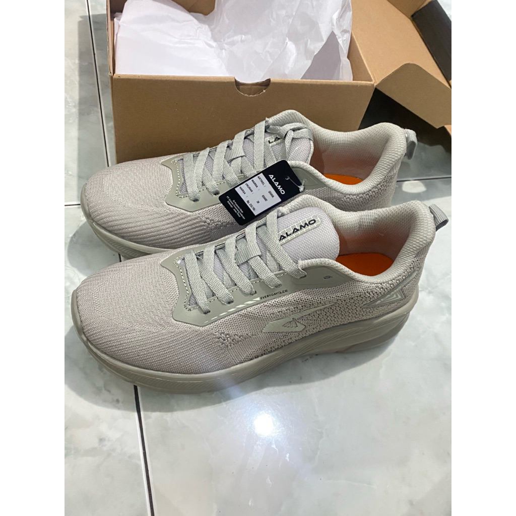 Sepatu Lari Sneakers Preloved