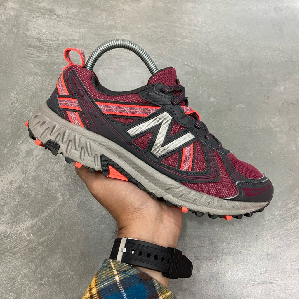 [Size 38] Rare New Balance 410 V5 Burgundy Second Original Kondisi Mulus Nominus. Harga Barunya 3.5 