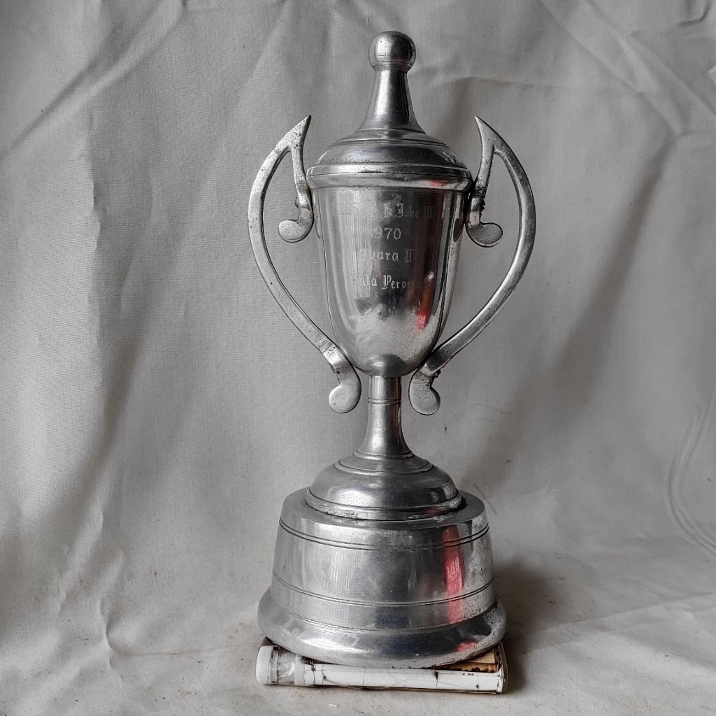 Pajangan Vintage 1970 Piala Aluminium Lawas
