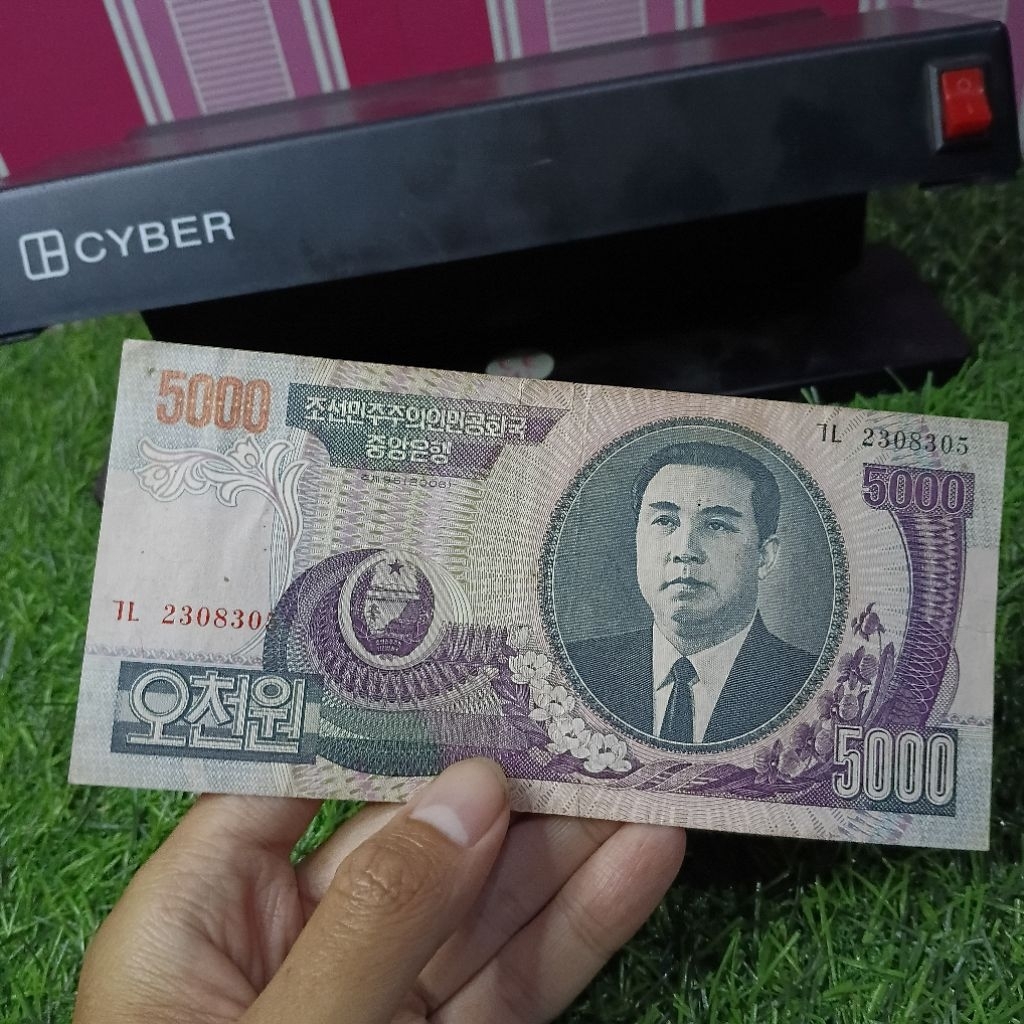 Uang kuno 5000 Won Korea Utara asli