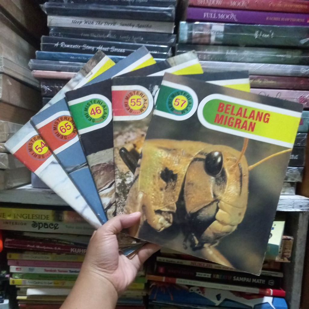 Ensiklopedia Seri Misteri Alam Belalang Migran, Kumbang tanduk Panjang,  Burung hantu,  Burung Camar