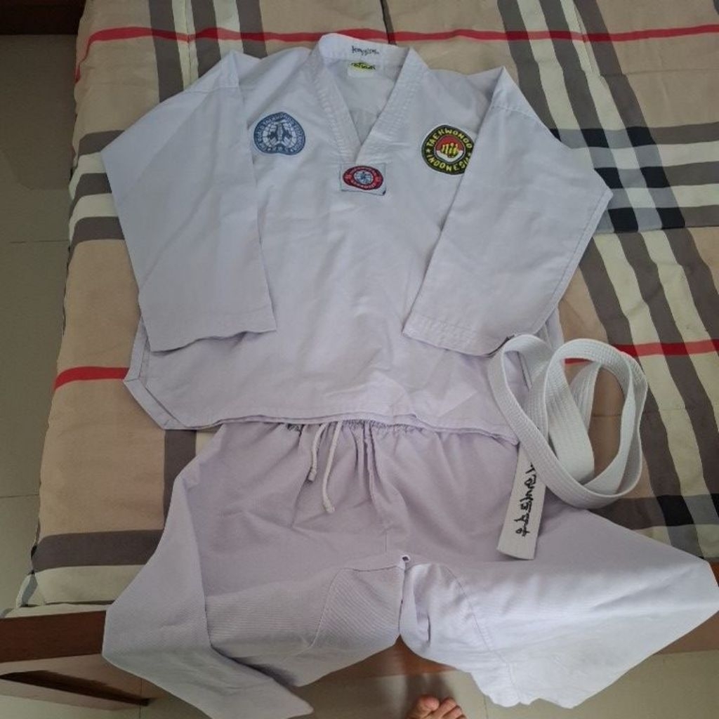 Preloved baju taekwondo uk.L