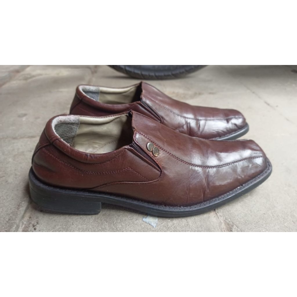 sepatu pantofel kulit Campbell 39 second