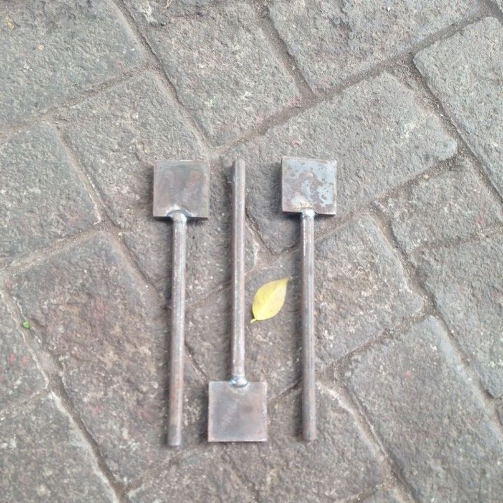 Tumbuk cetakan roster besi