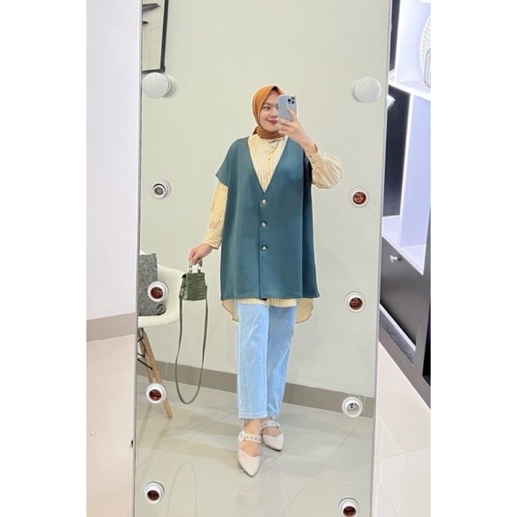 (PRELOVED) Vest warna hijau botol bahan scuba