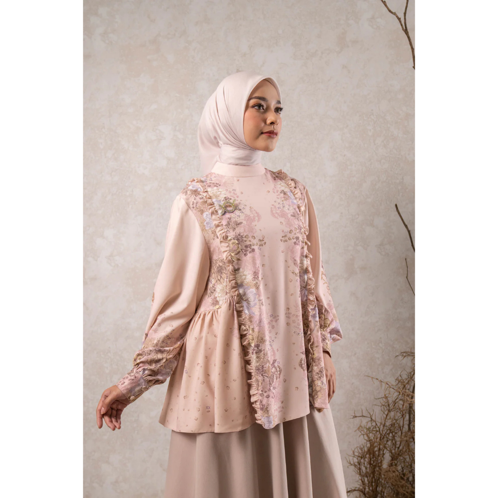 Marissa Blouse Wearing Klamby