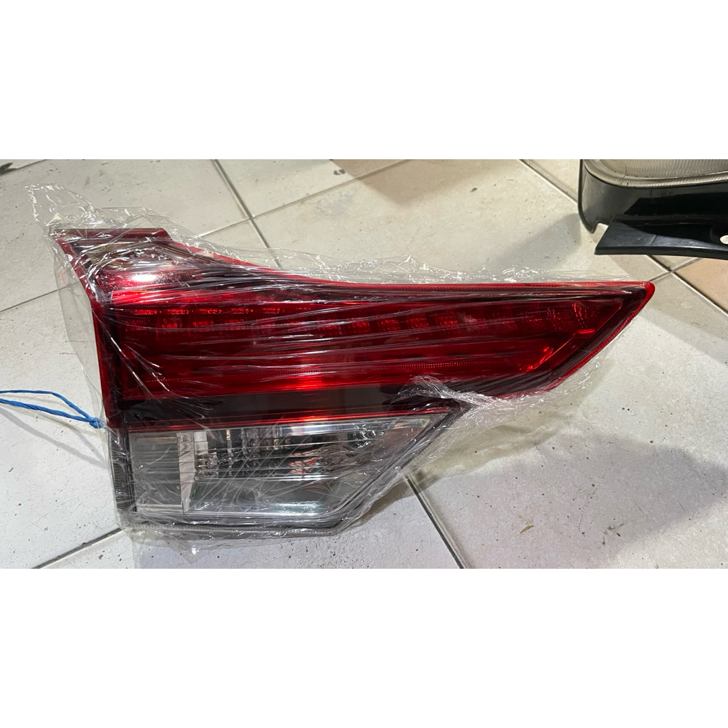 Reflektor Lampu Bagasi Toyota Rush