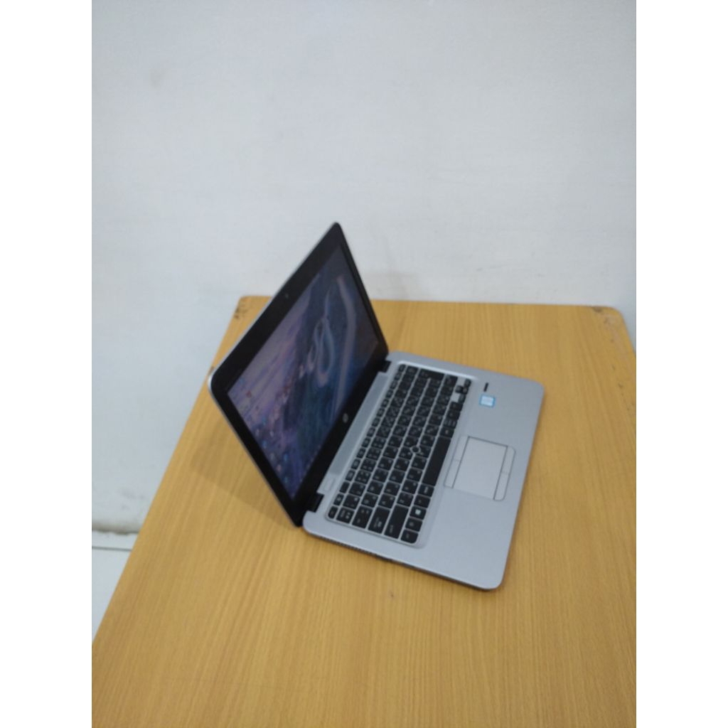Laptop HP 820 G3 Ram 8GB core i5 gen6 slim ssd 256gb