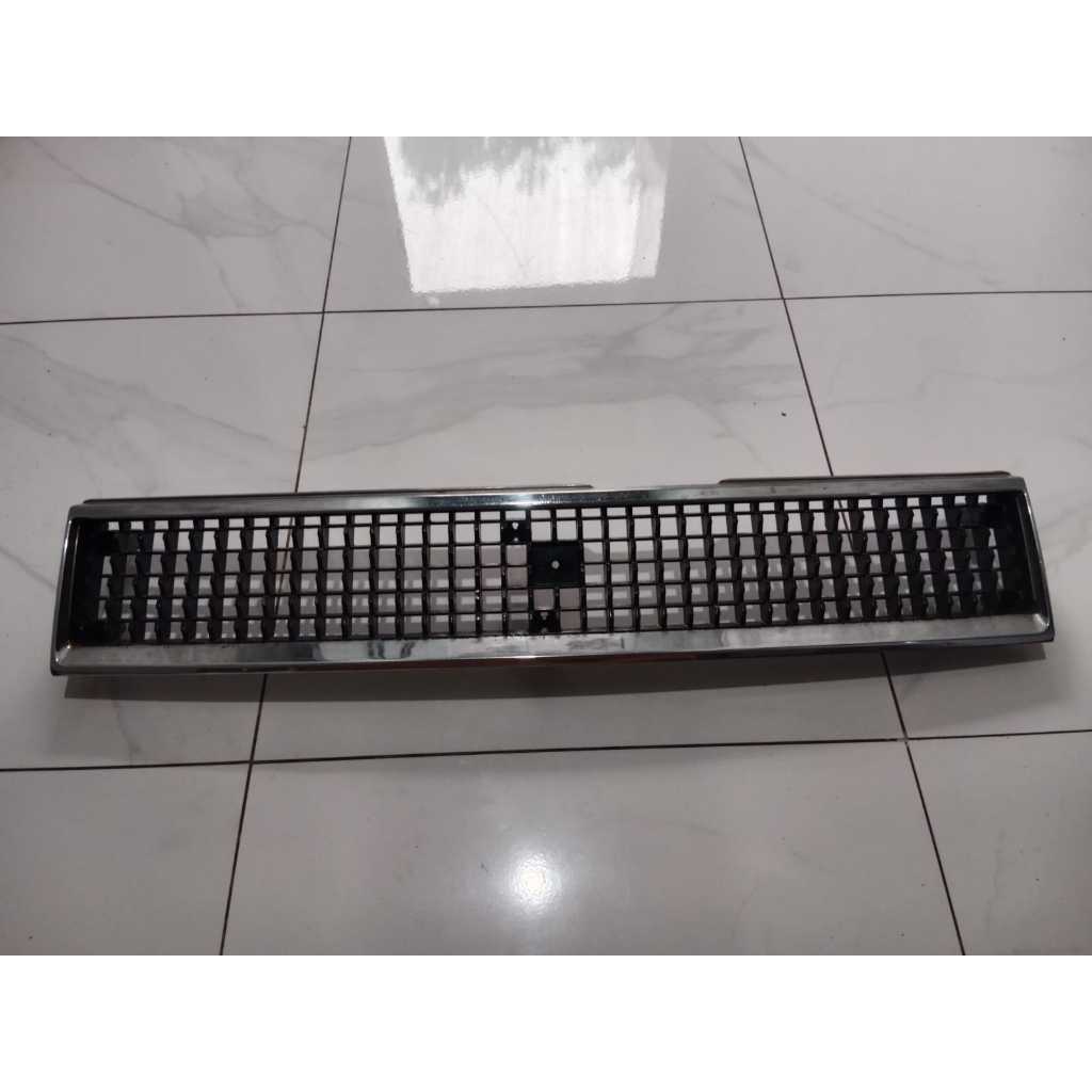 GRIL DEPAN COROLLA SE 1986 MINUSAN