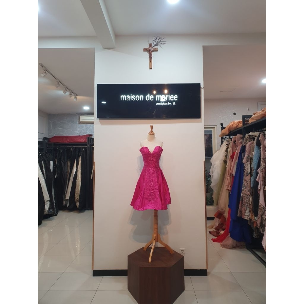 PL preloved baju pesta pendek Fuchia gown party gaun pesta bahan duchess dan brokat baroque belakang