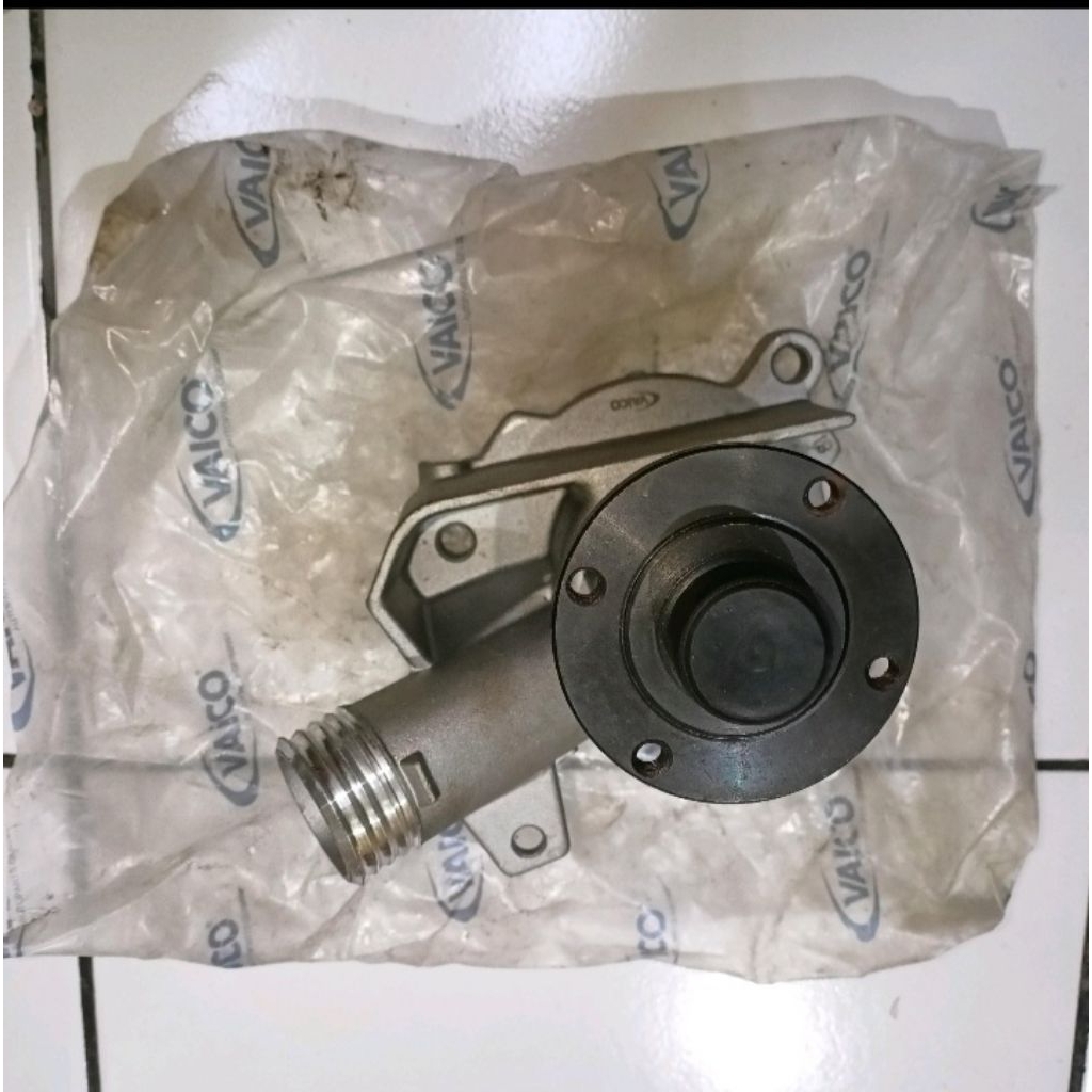 waterpump water pump pompa radiator bmw e34 e28 e 28 34 M20 520i Vaico