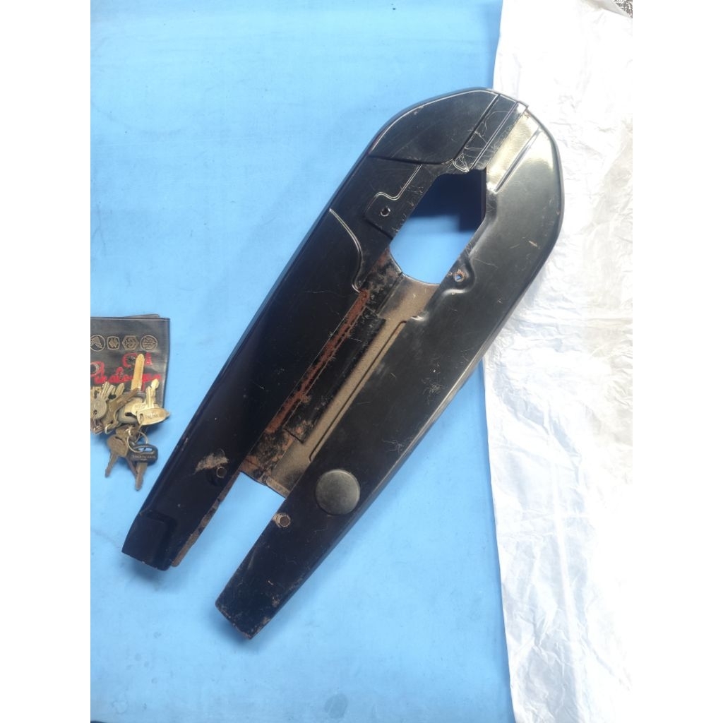 Katengkas tutup rantai Suzuki Crystal minus