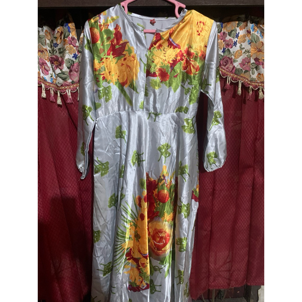 Gamis Satin Silk Motif Bunga Warna Abu - Dress Panjang Wanita Pesta / Kondangan Floral Print Gamis M