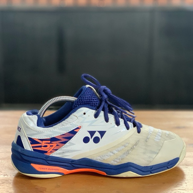 sepatu badminton yonex size 39 - 44 original preloved