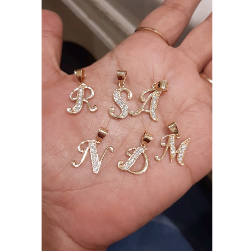 LIONTIN HURUF ABJAD LATIN VARIASI ZIRCON KADAR 375