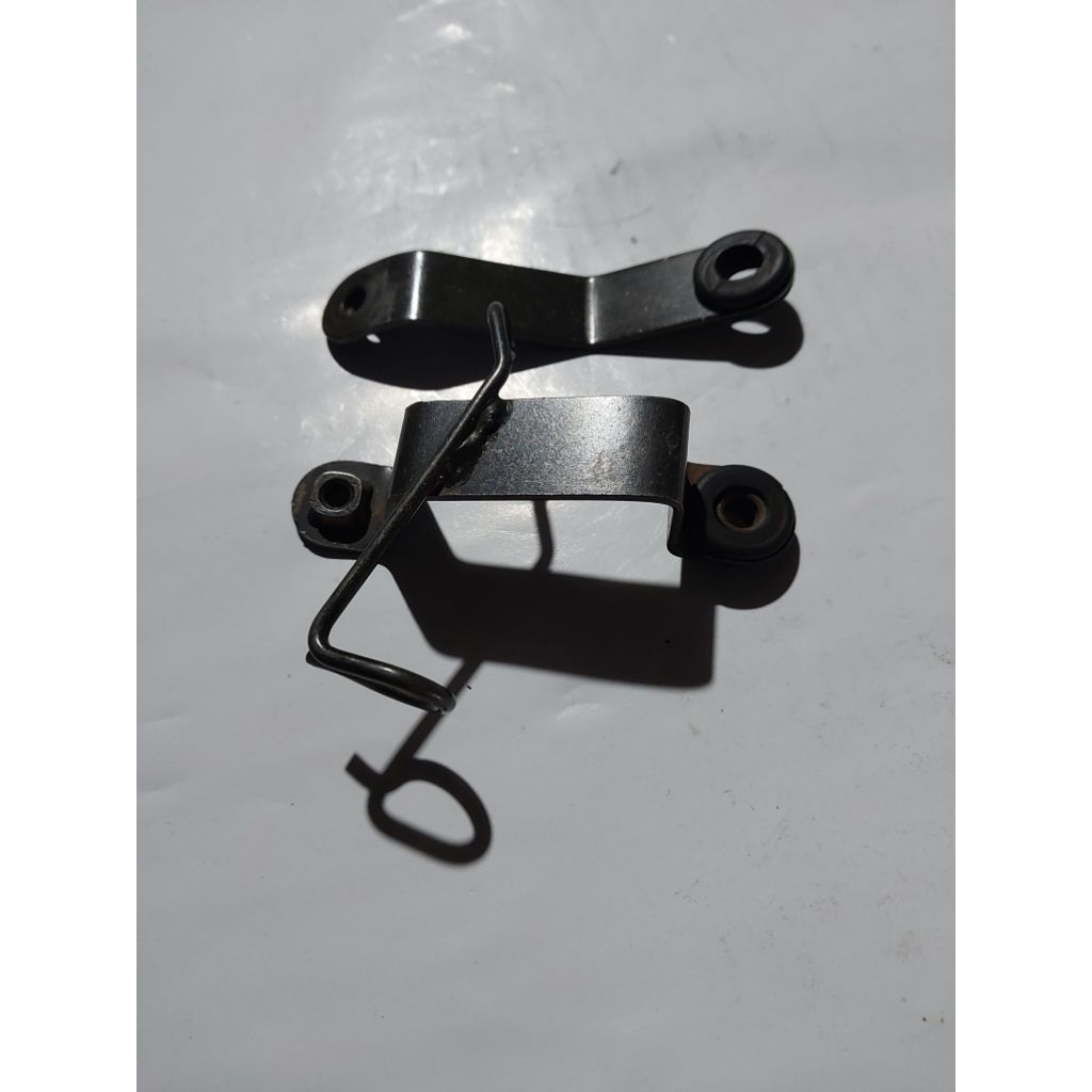 BREKET  SAYAP DUDUKAN SAYAP BAWAH YAMAHA VEGA R NEW ORIGINAL COPOTAN MOTOR