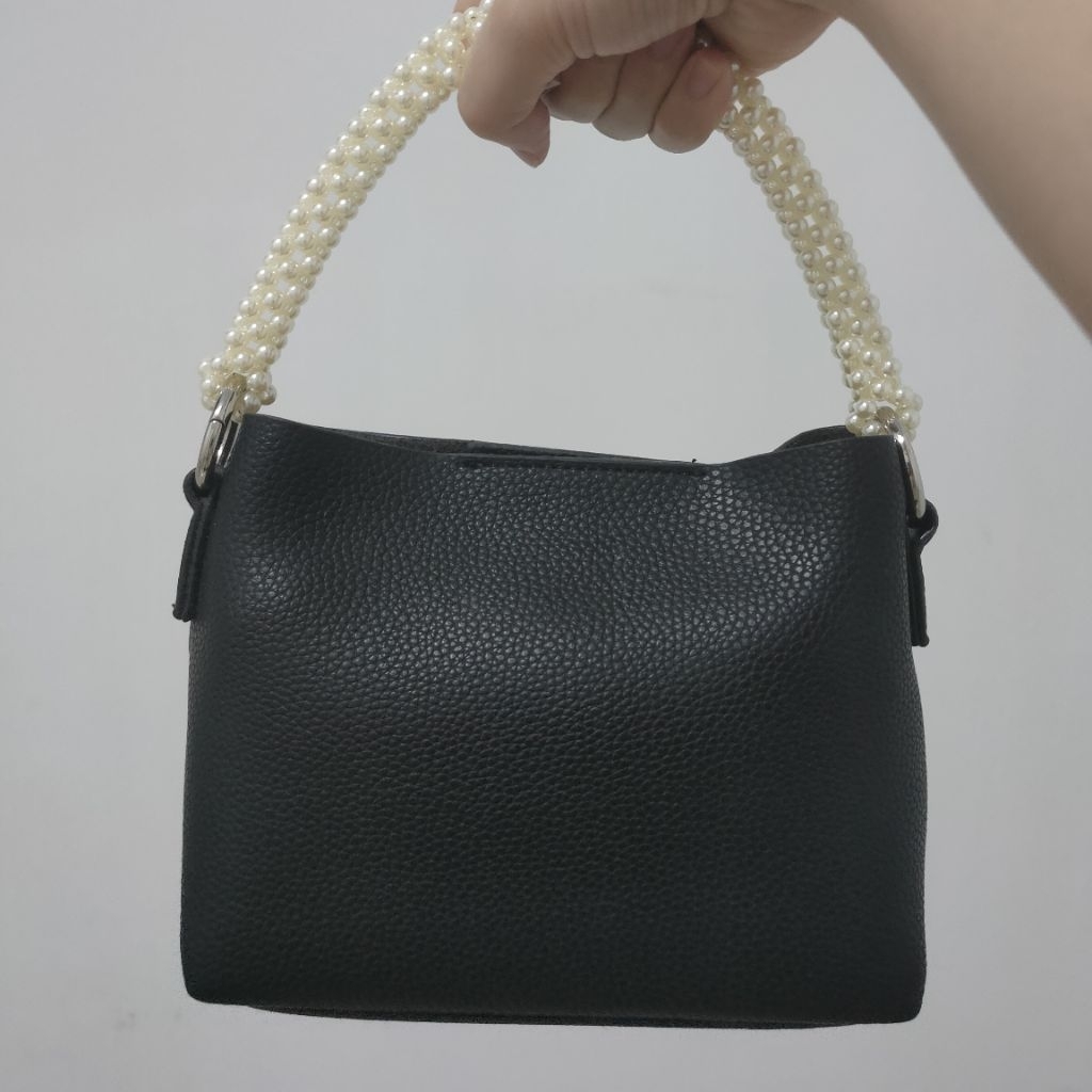 Tas Hitam Pearl Merk Dikau