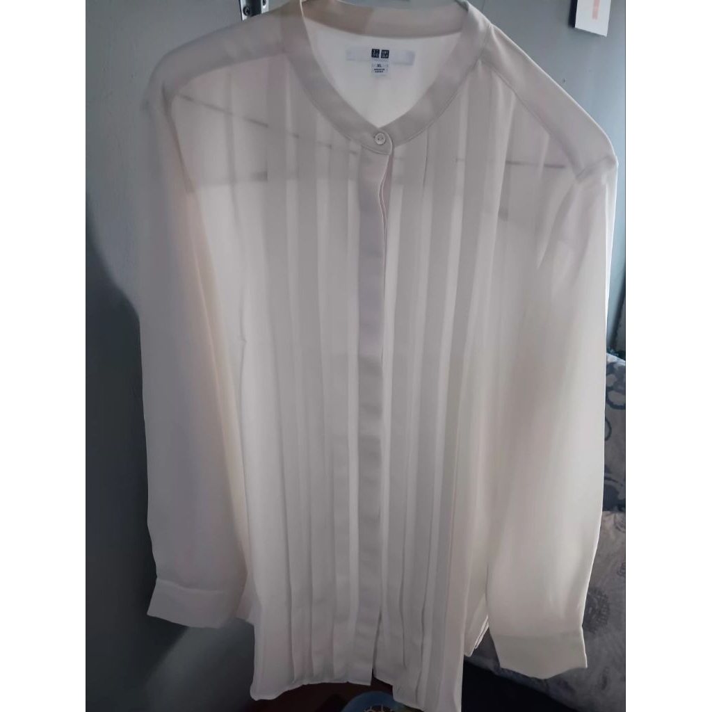 Preloved Uniqlo atasan Woman XL