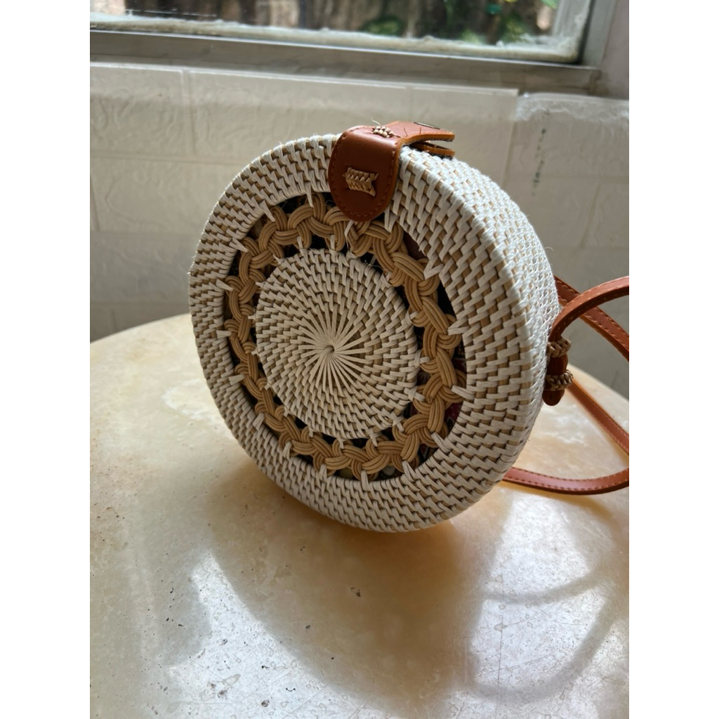 Tas slempang rotan Bali