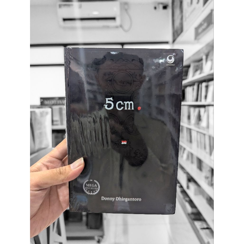 Novel 5 cm Karya Donny Dhirgantoro