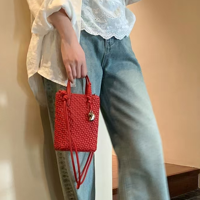 Tas hp selempang gendong kecil anyaman eksklusif elegan hits cocok semua gaya