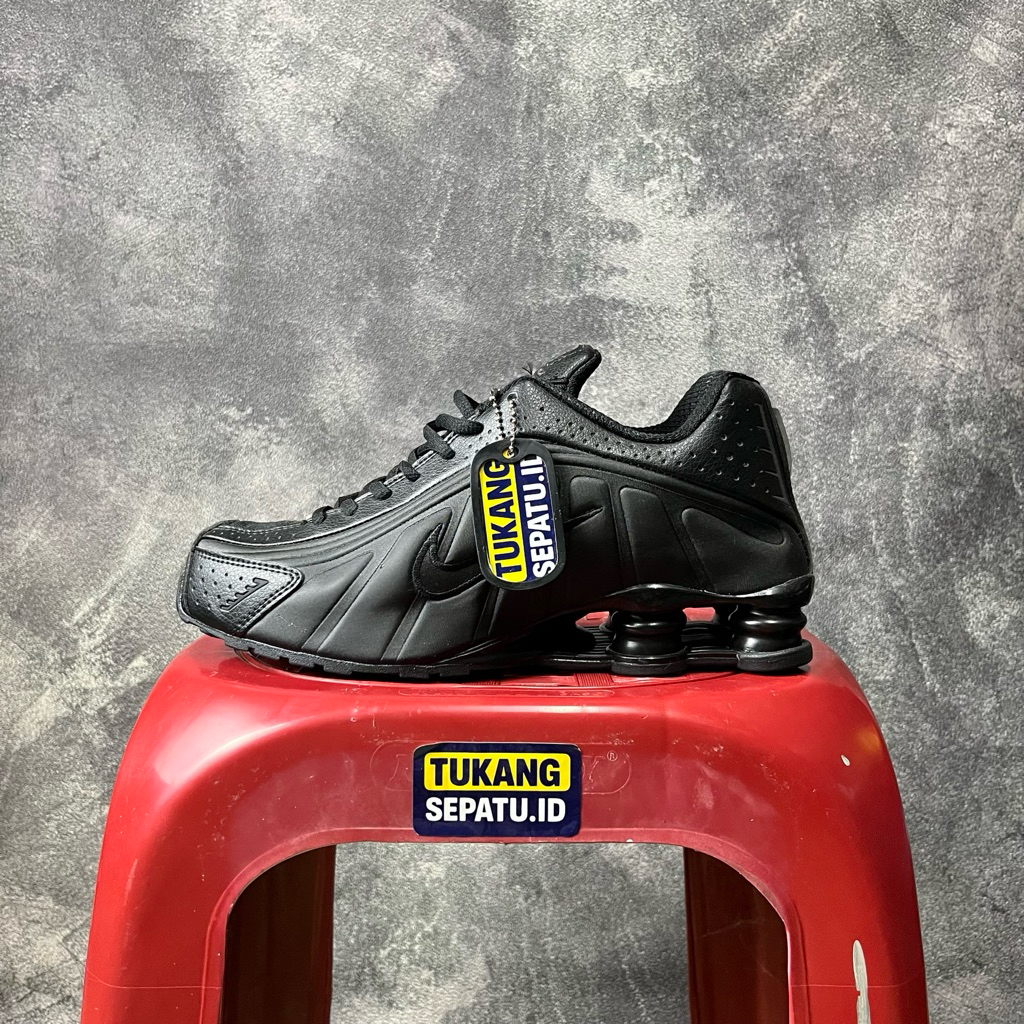 Sepatu cowo Shox r4 Fullhitam 1:1