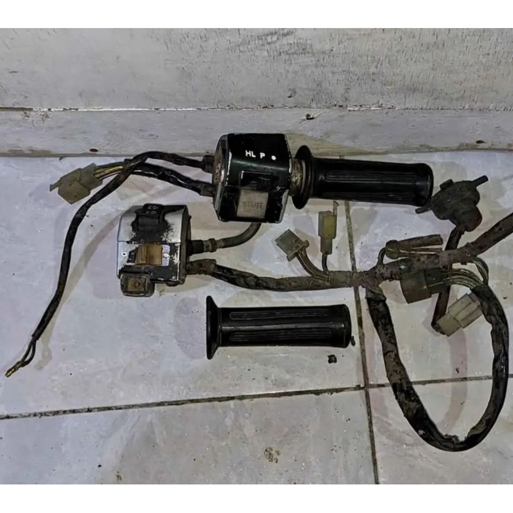 Holder saklar kanan kiri Astrea grand,prima,legenda original seccound