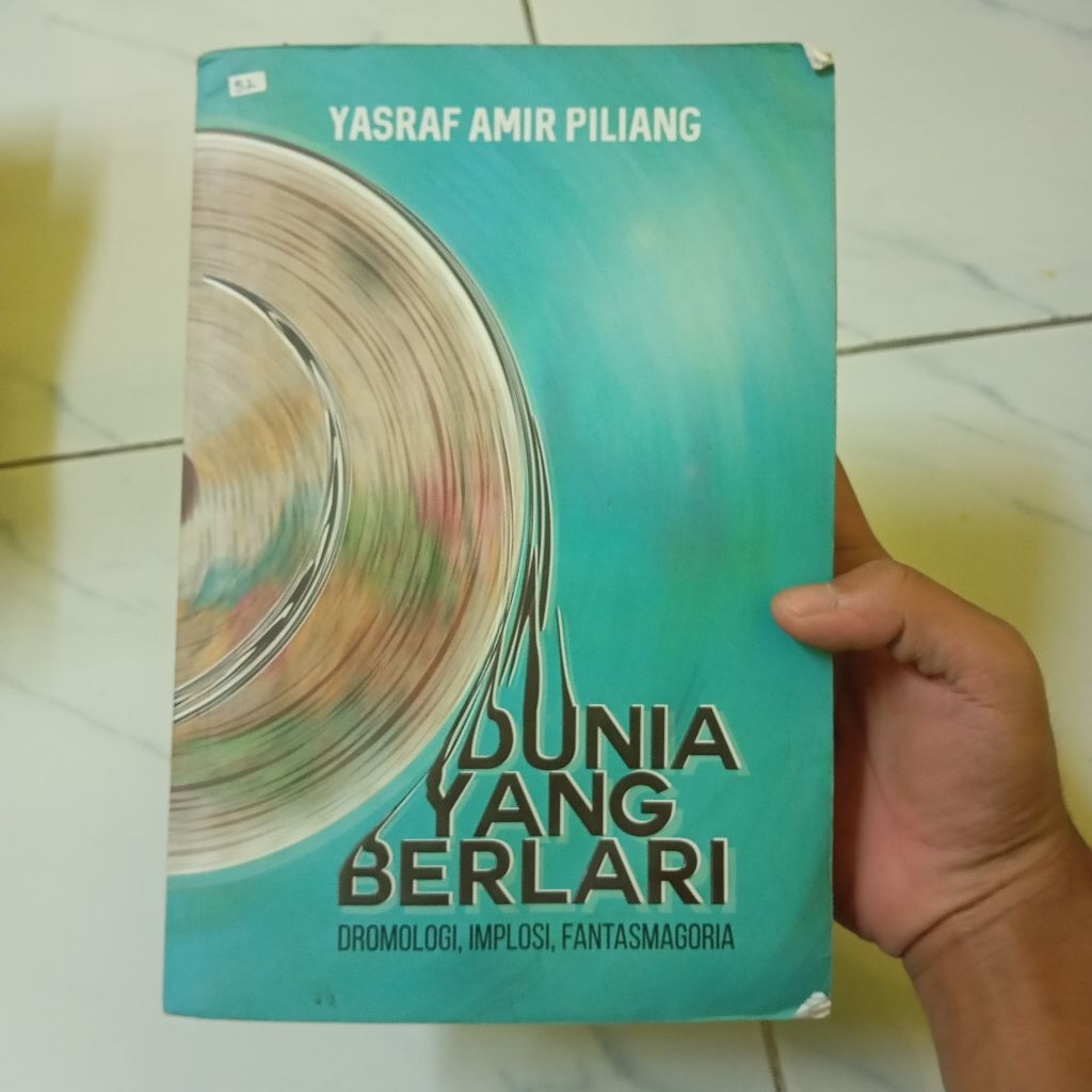 DUNIA YANG BERLARI