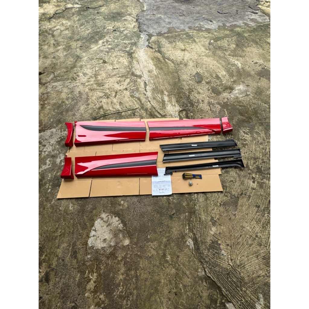 BODYKIT PINTU TOYOTA SIENTA MODELLISTA WARNA MERAH 15602-TA436 MINUS PINTU SEBELAH KIRI BELAKANG KOS