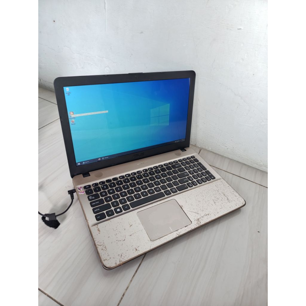 laptop Asus ram 4 layar 15in