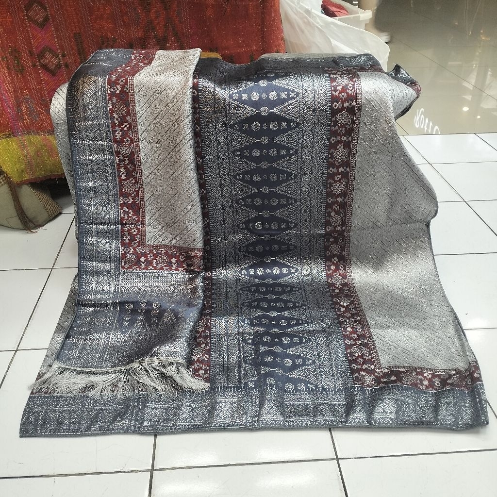 SONGKET MESIN PALEMBANG TANPA DIRUMBAI WARNA PUTIH TUMPAL SILVER.